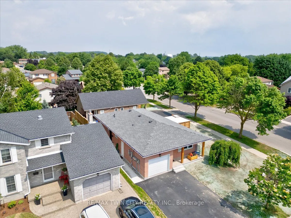 2 Pipers Green Court
