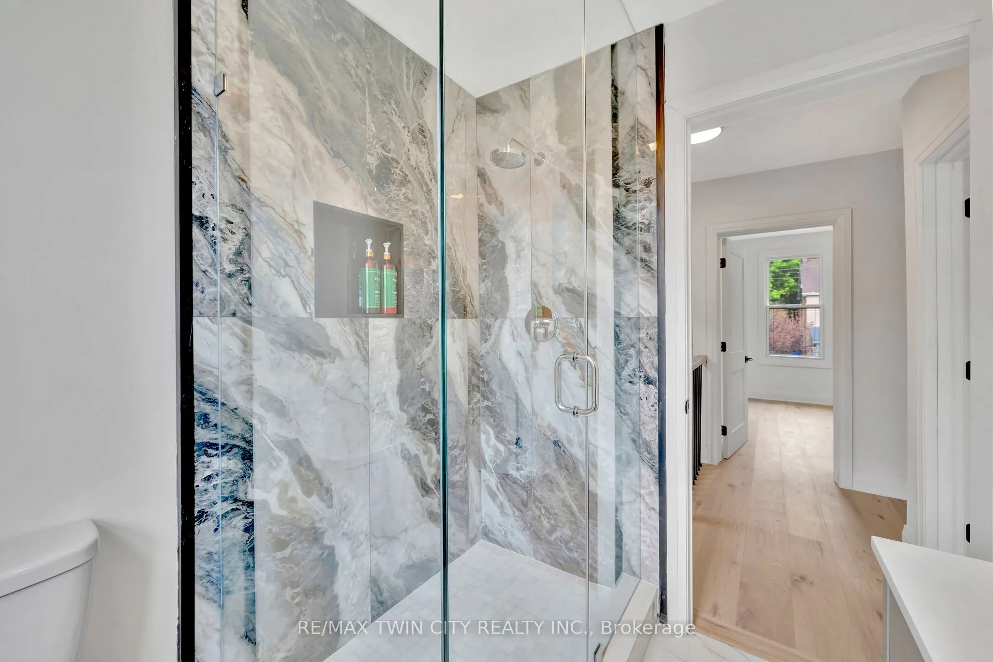 32 Picton Street W