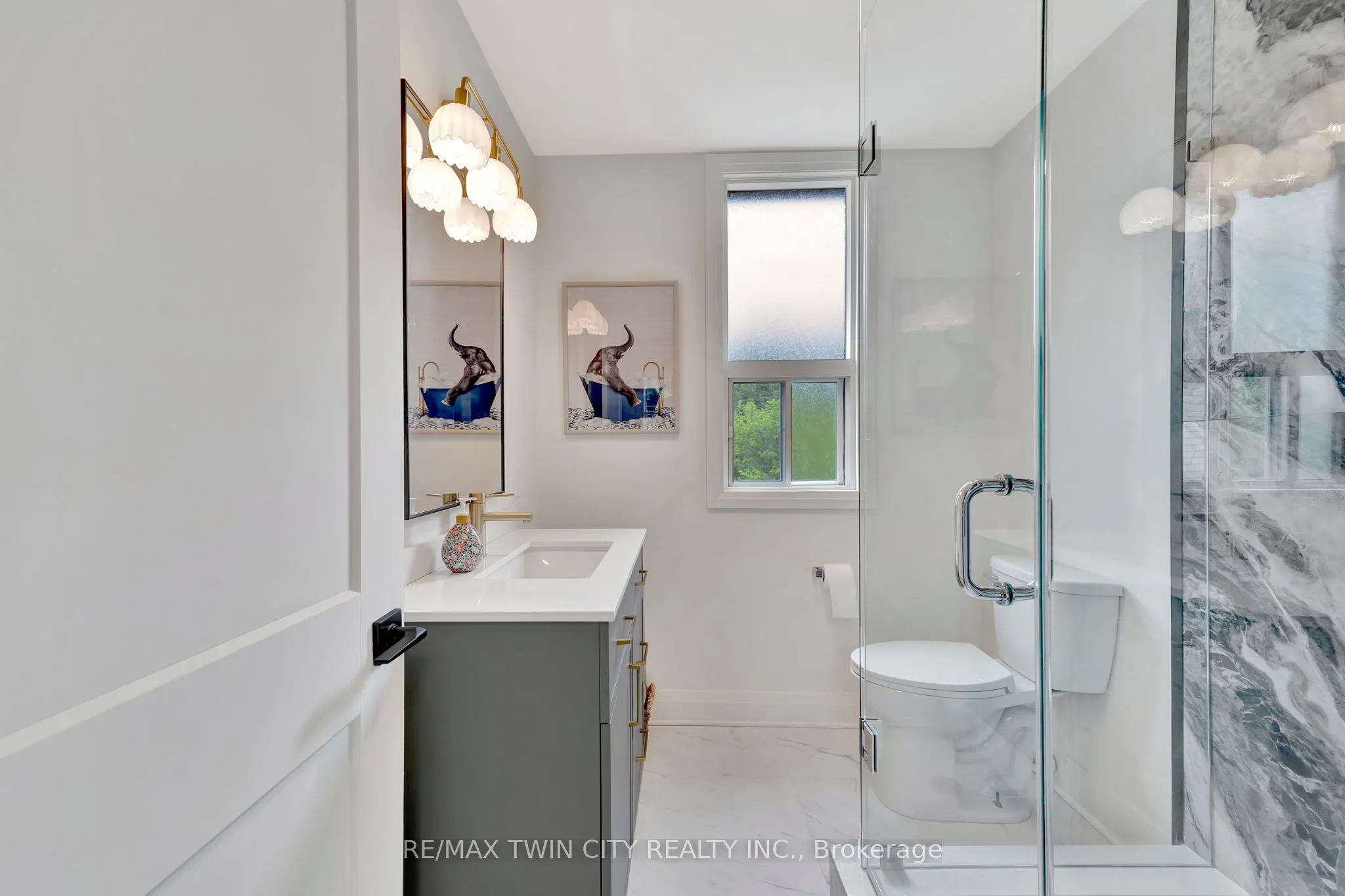 32 Picton Street W