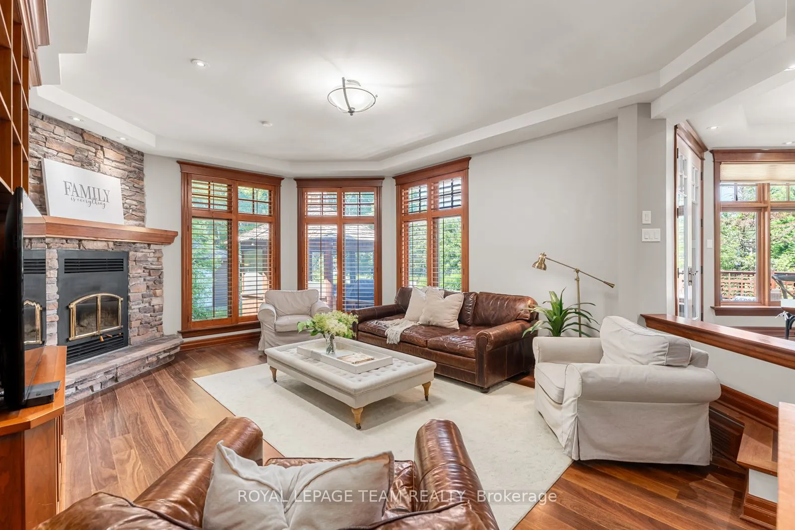 33 Marchbrook Circle