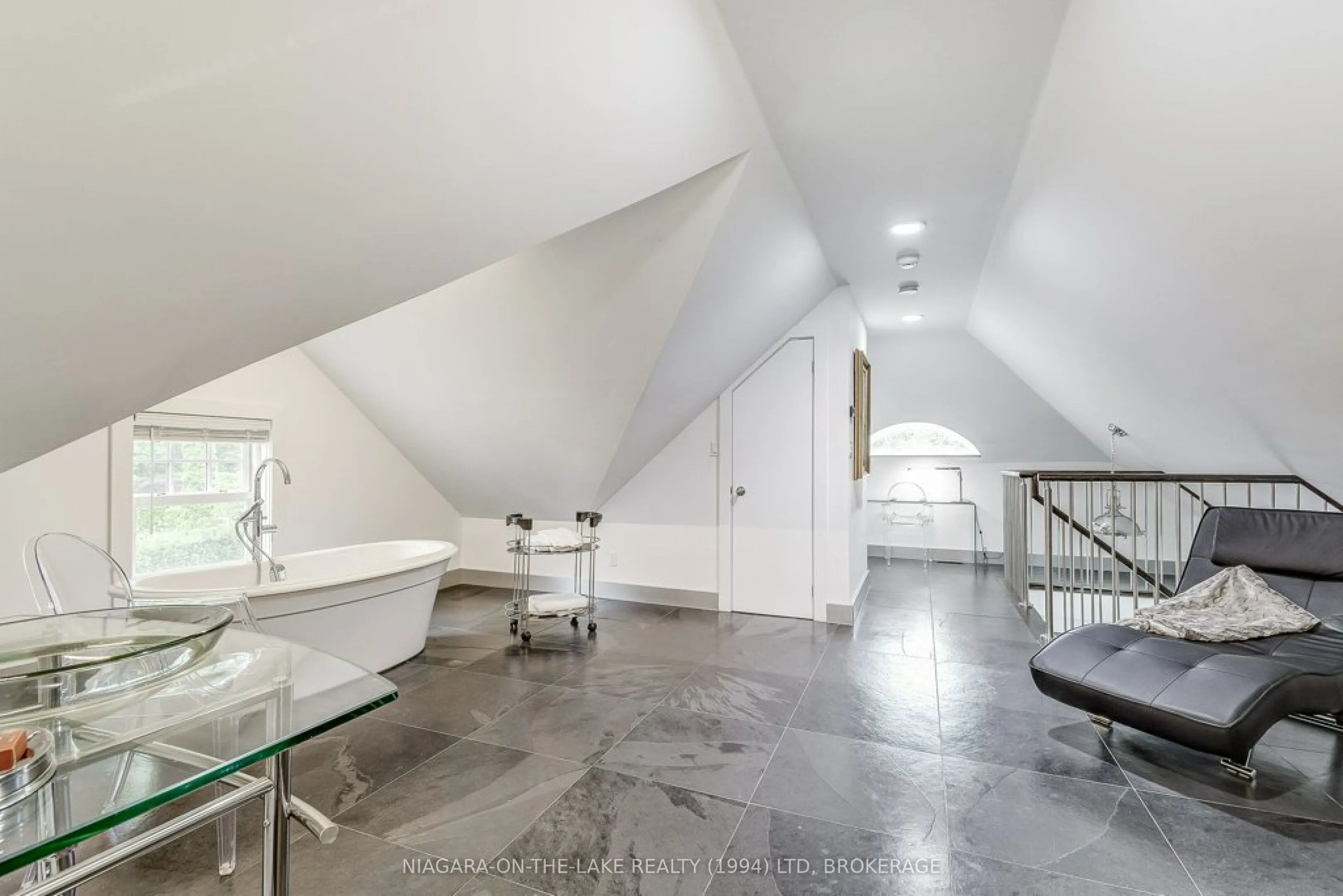 28 PRIDEAUX Street