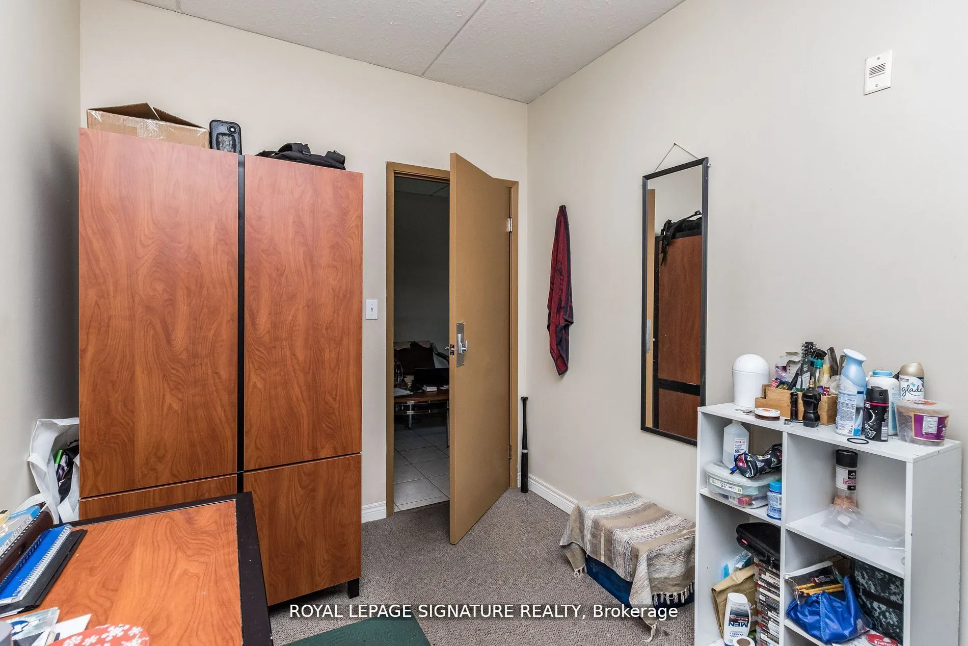 253 Lester Street, #101