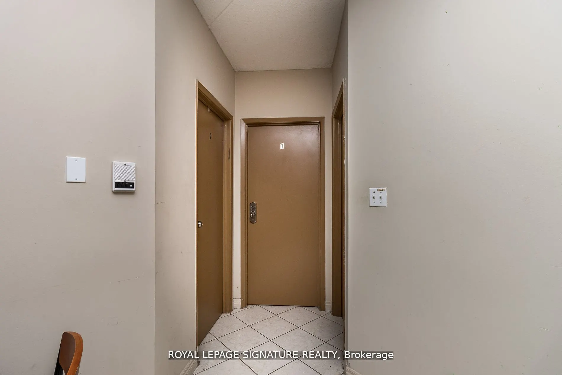 253 Lester Street, #101
