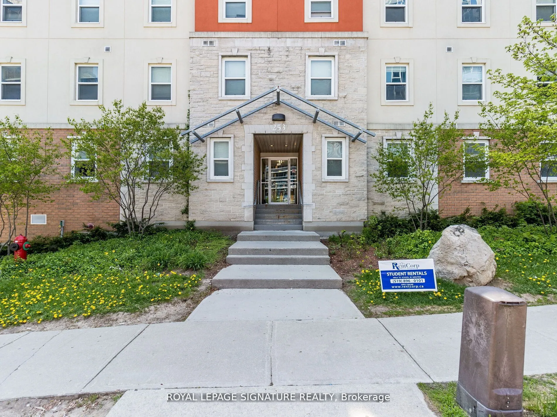253 Lester Street, #101
