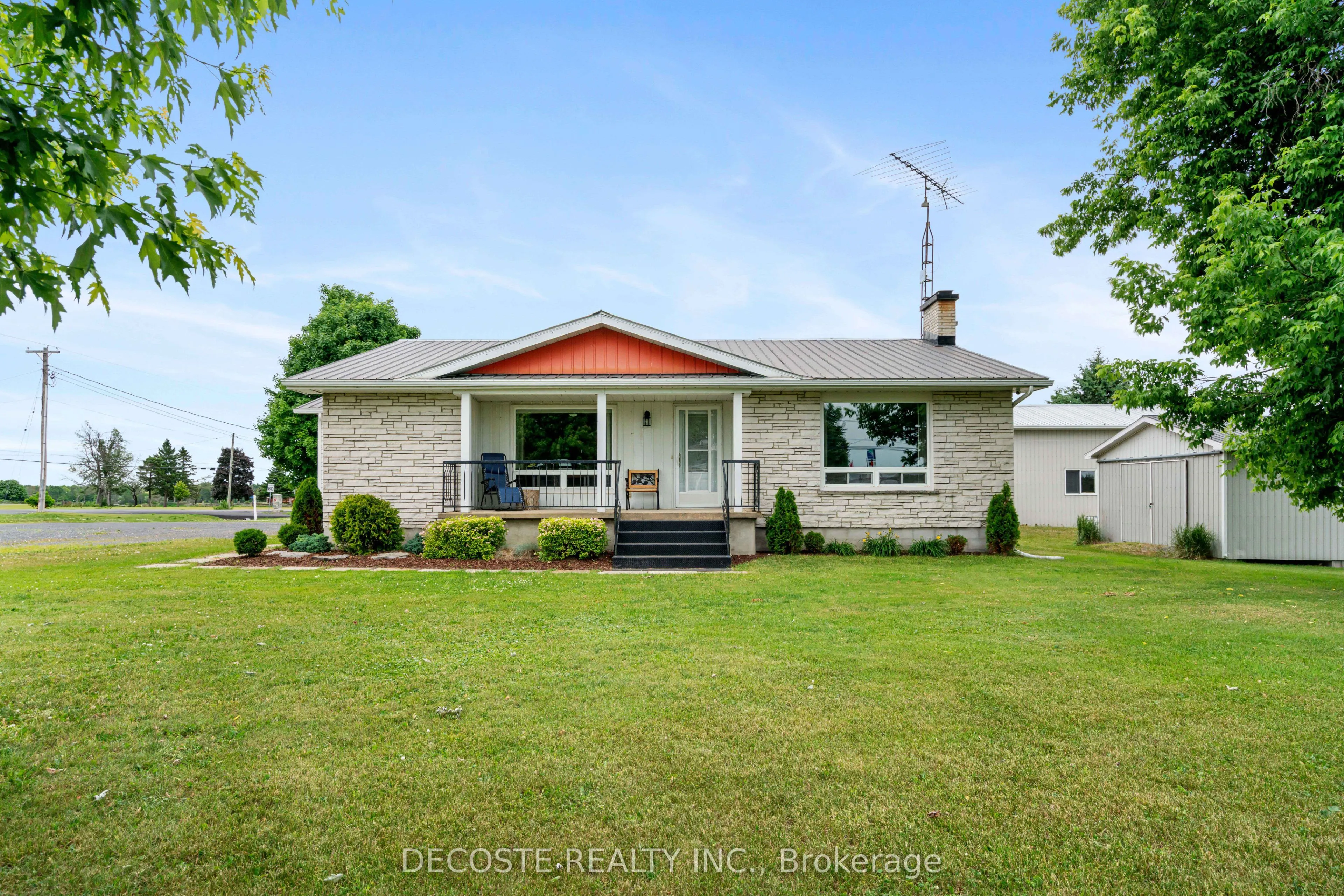20330 Lochiel Road