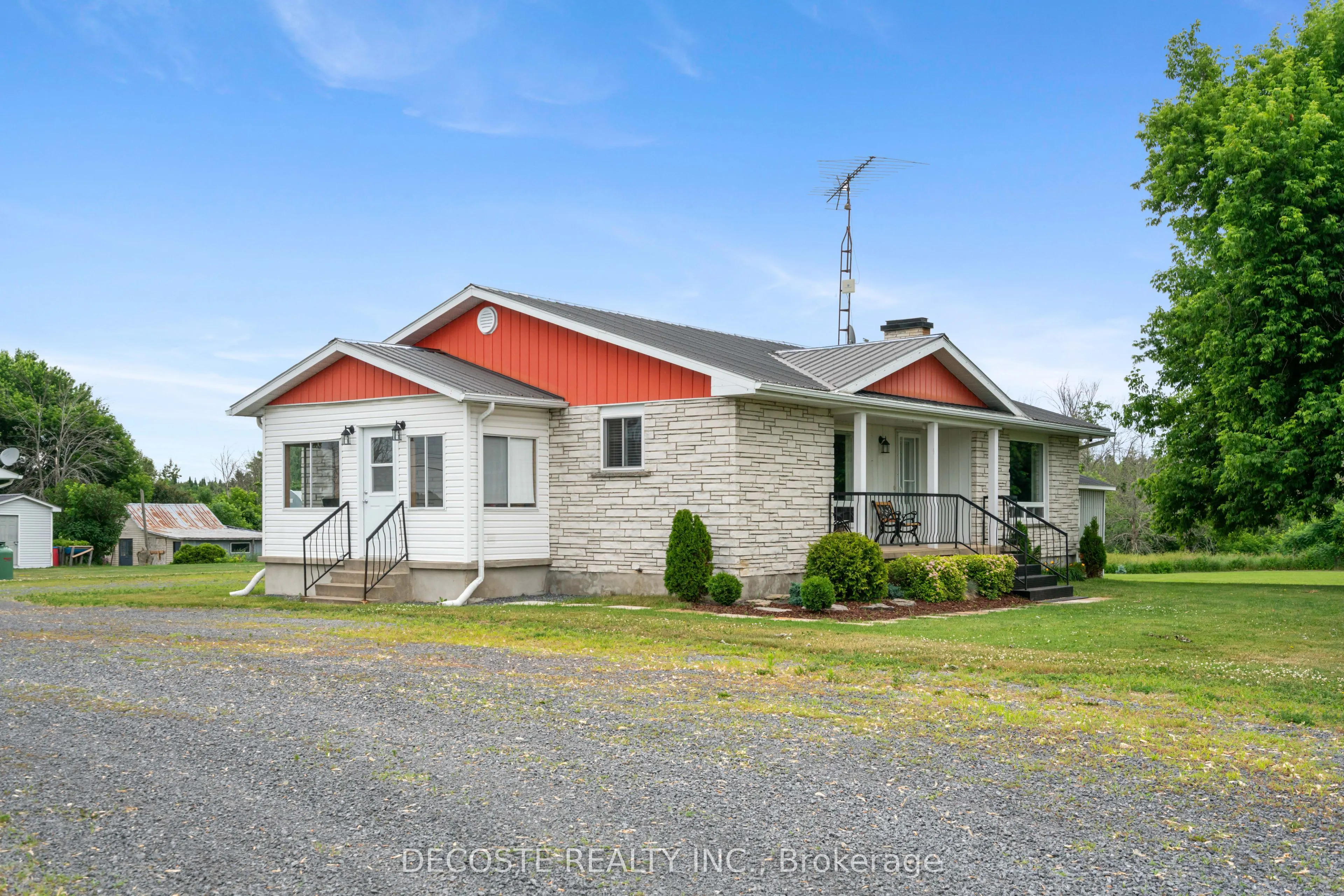20330 Lochiel Road