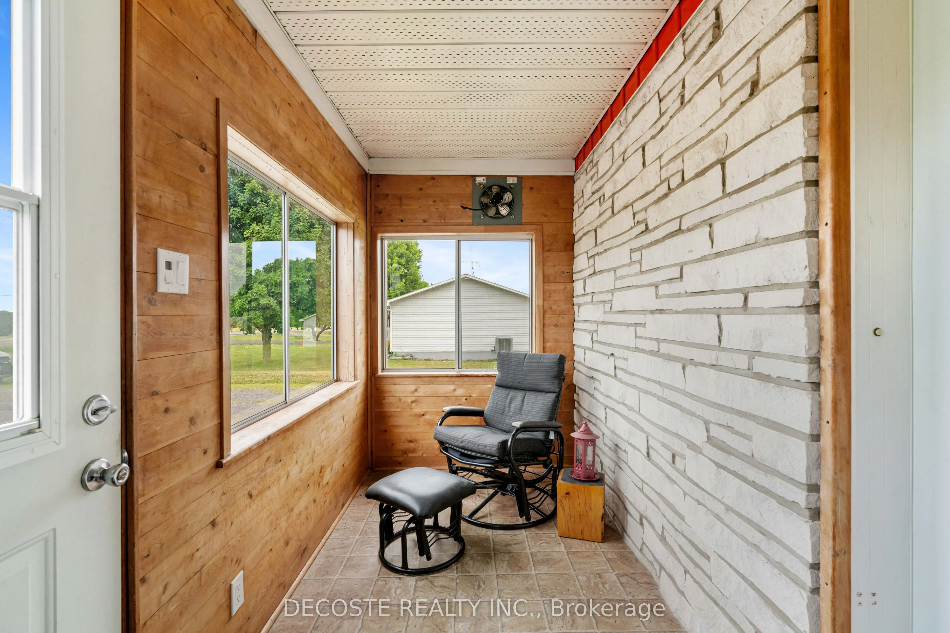 20330 Lochiel Road