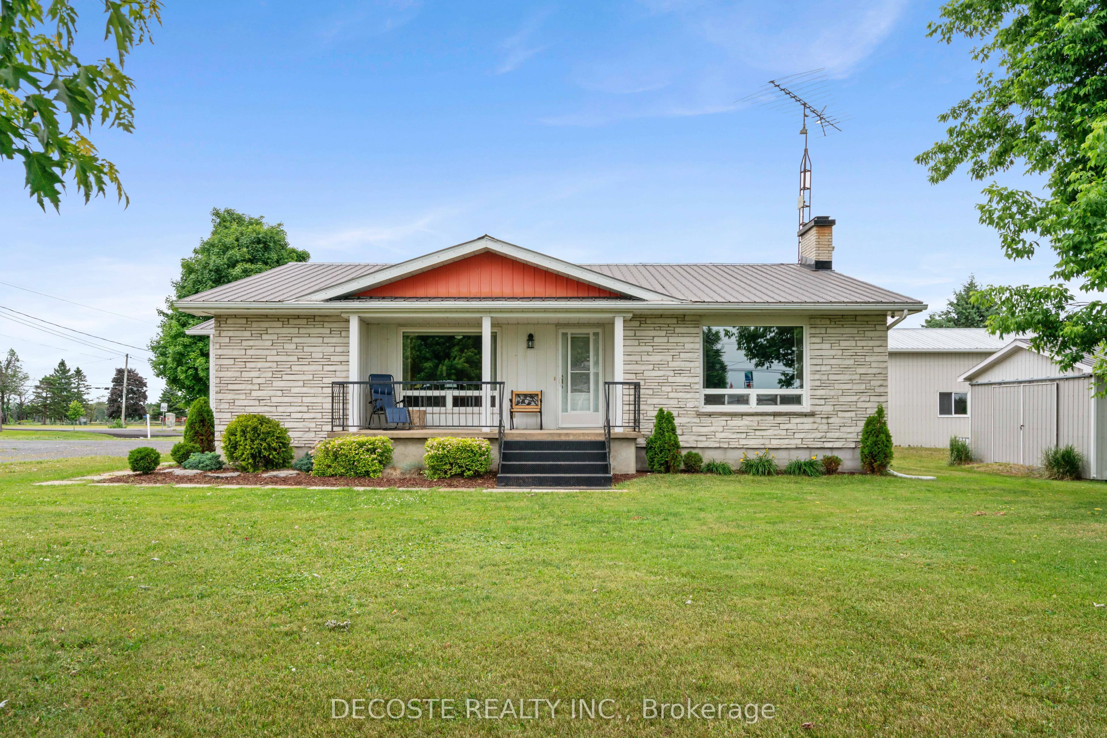 20330 Lochiel Road
