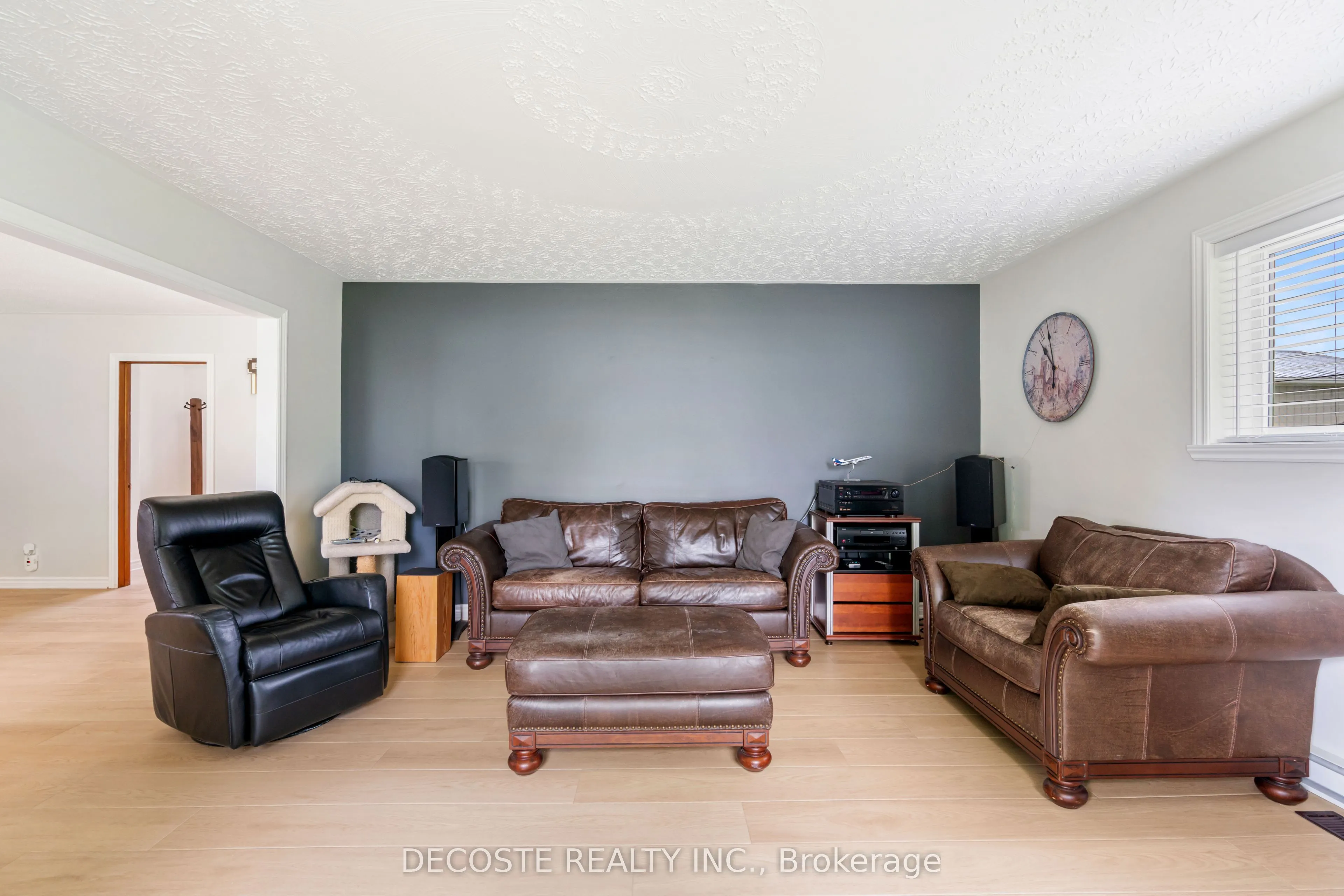 20330 Lochiel Road