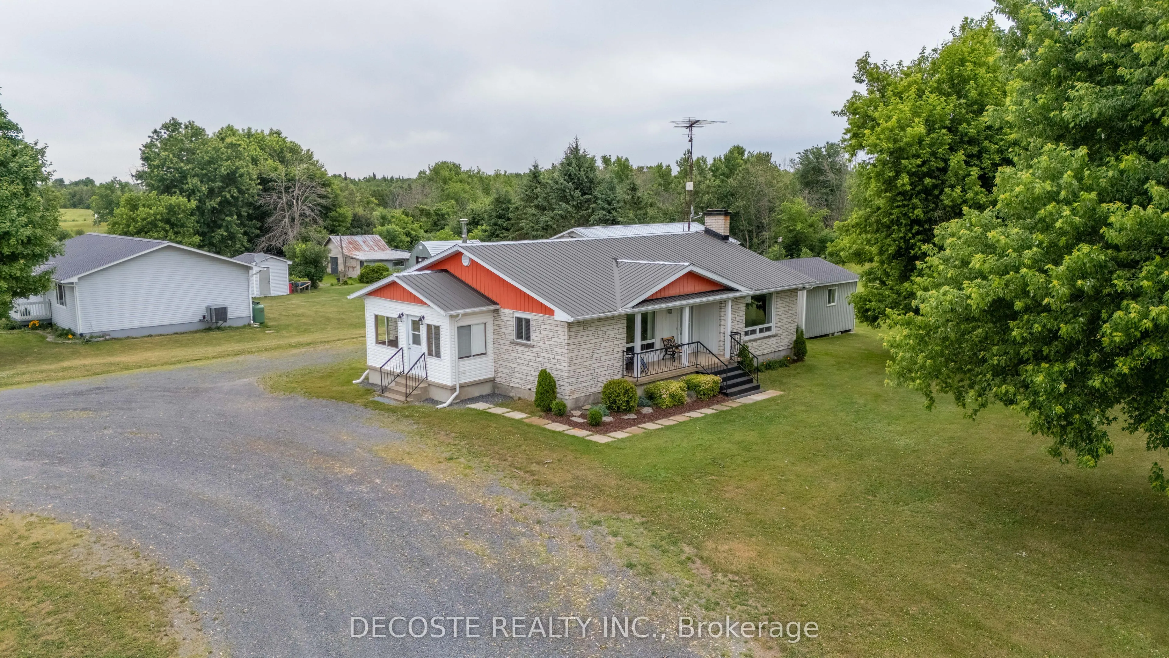20330 Lochiel Road