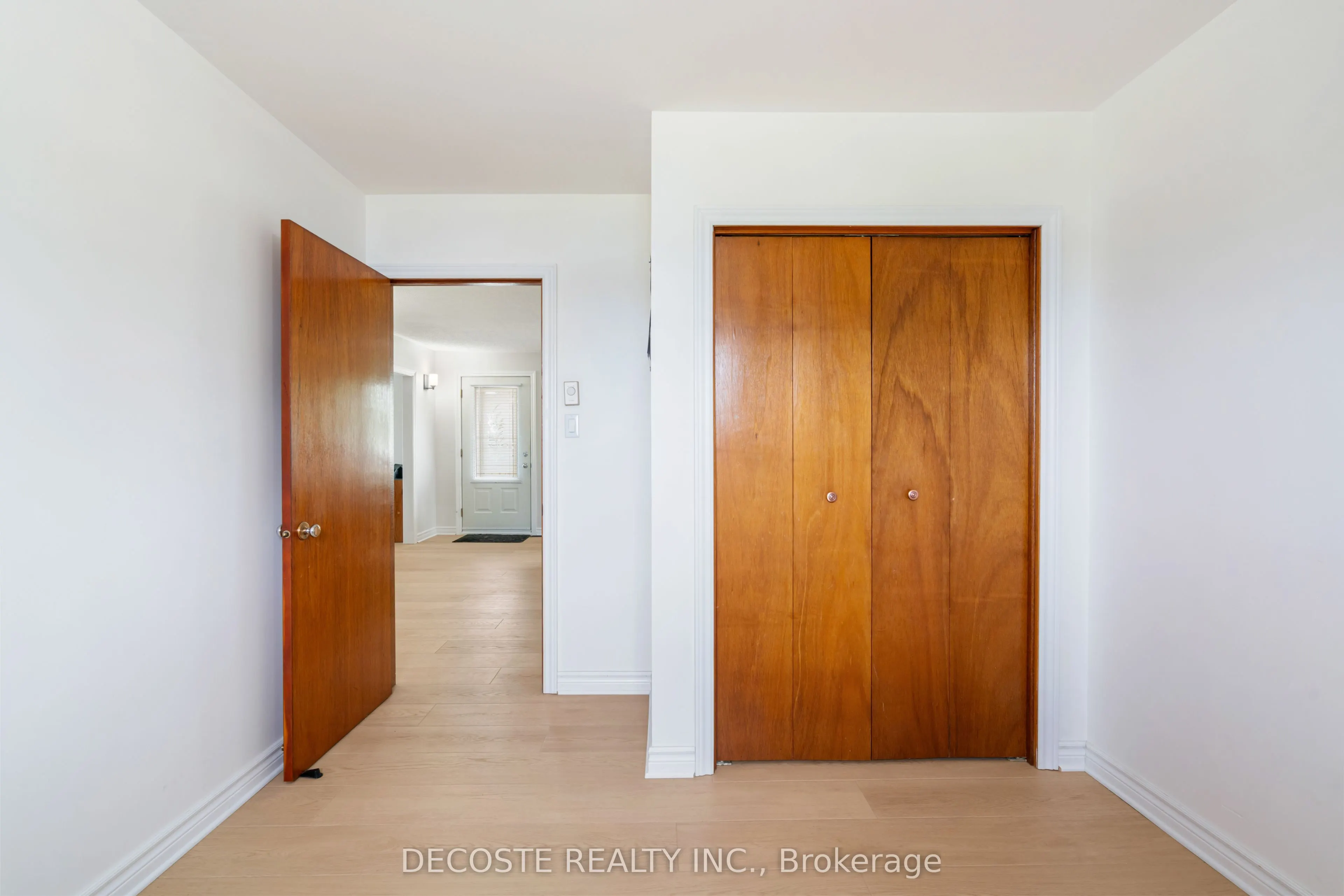 20330 Lochiel Road