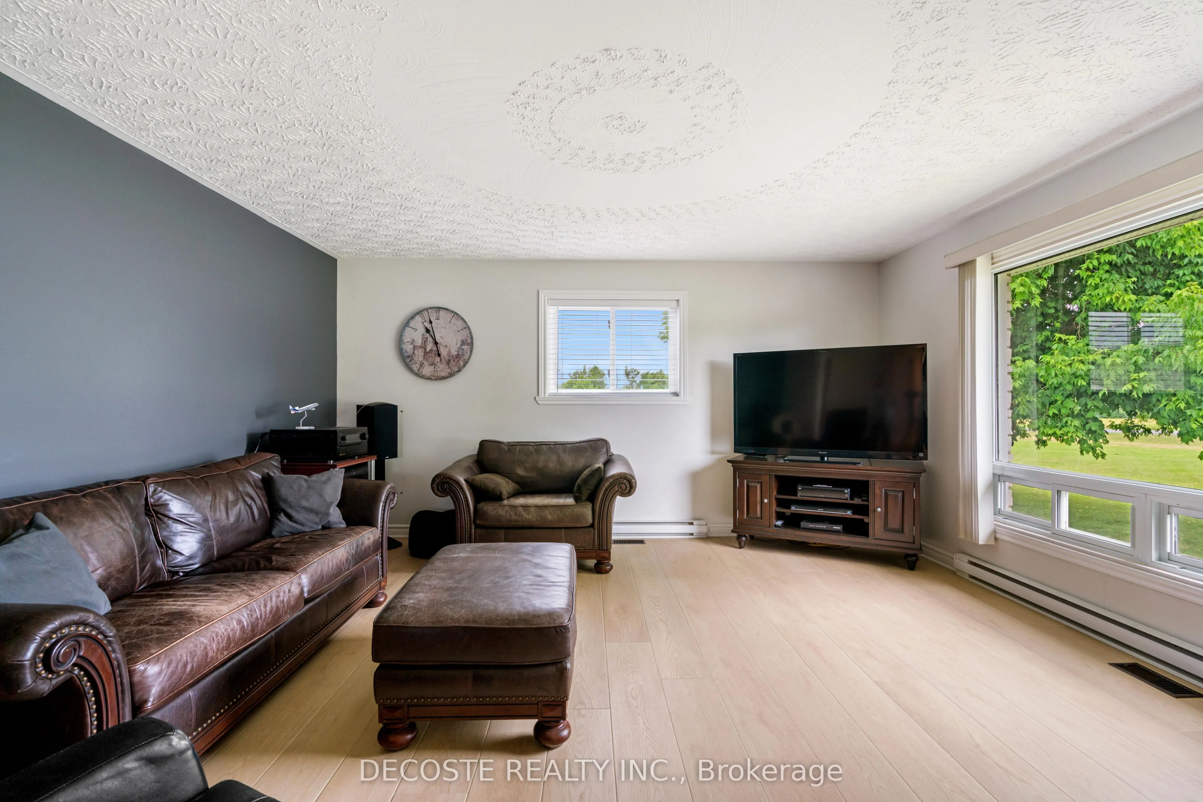 20330 Lochiel Road