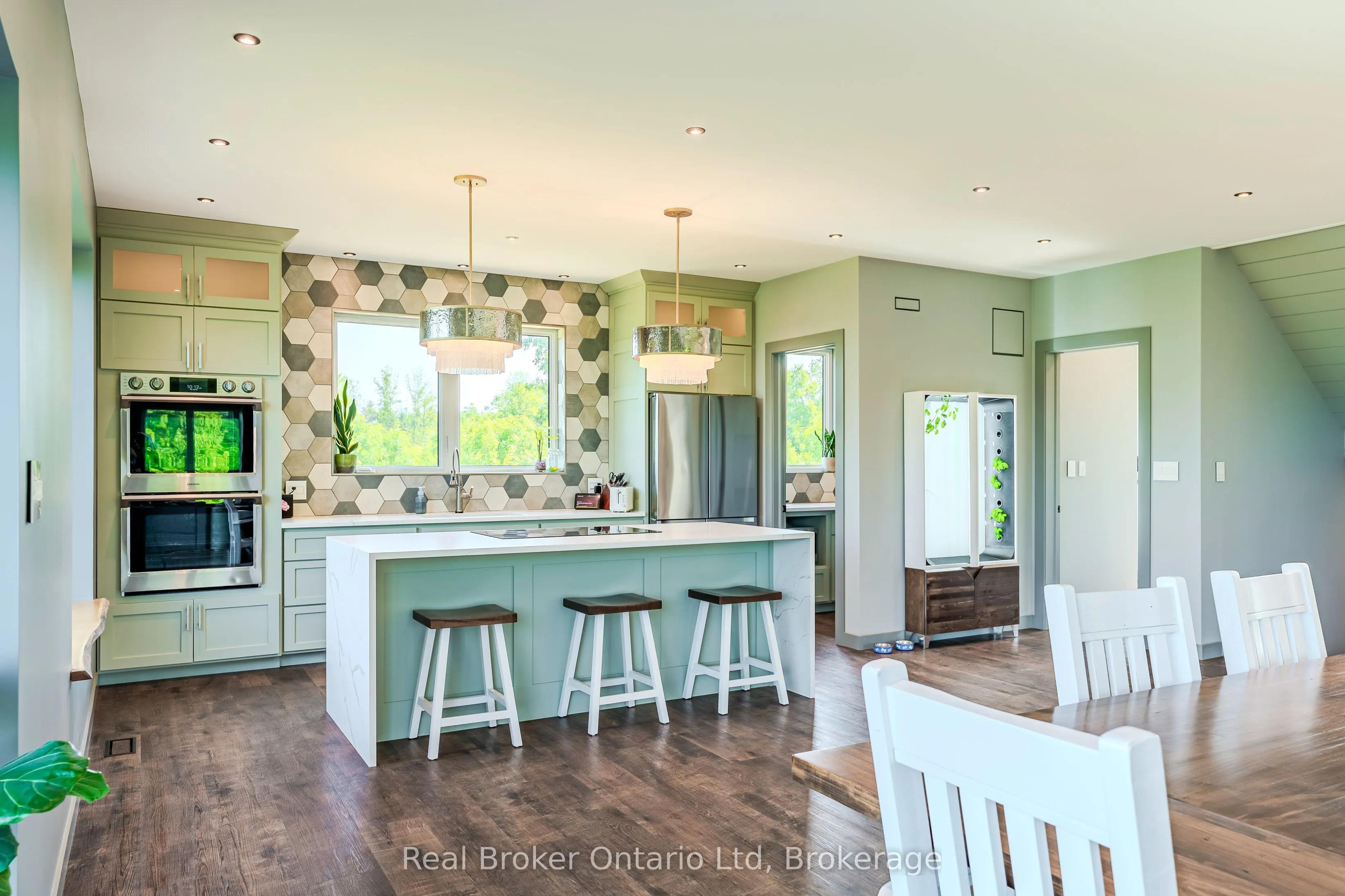 359801 Bayshore Road