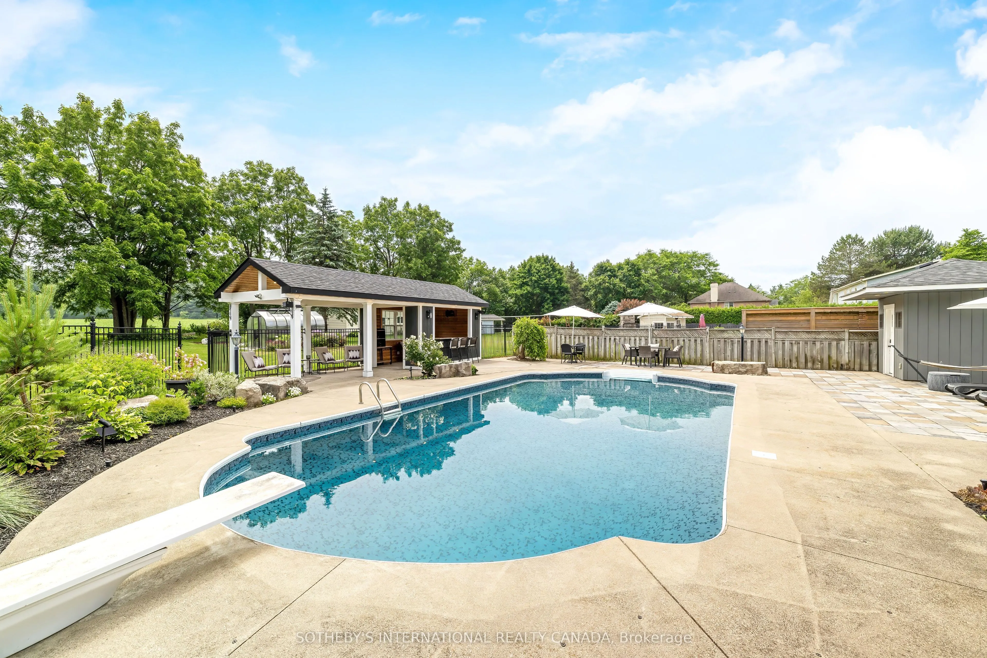 10 Meander Close