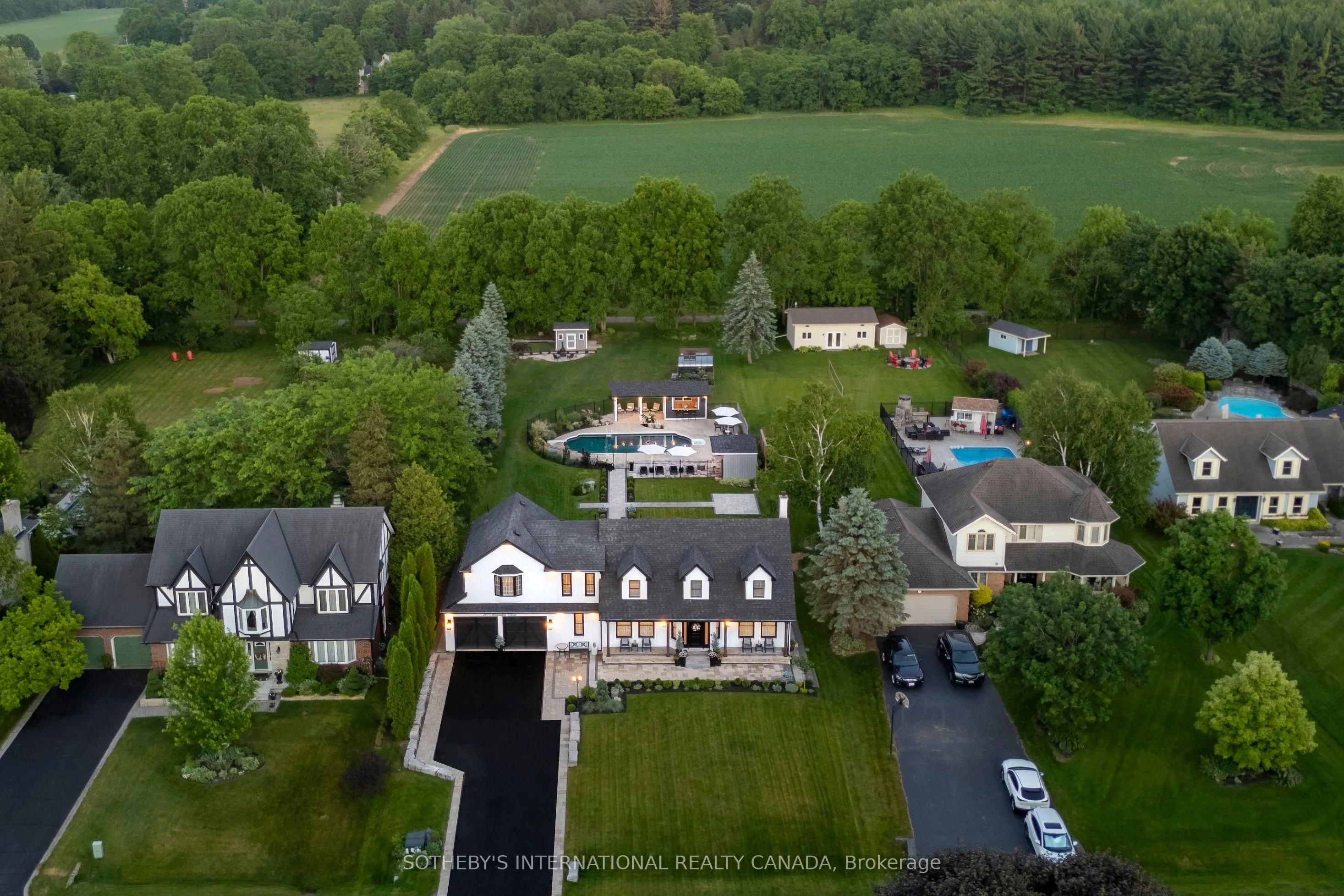 10 Meander Close