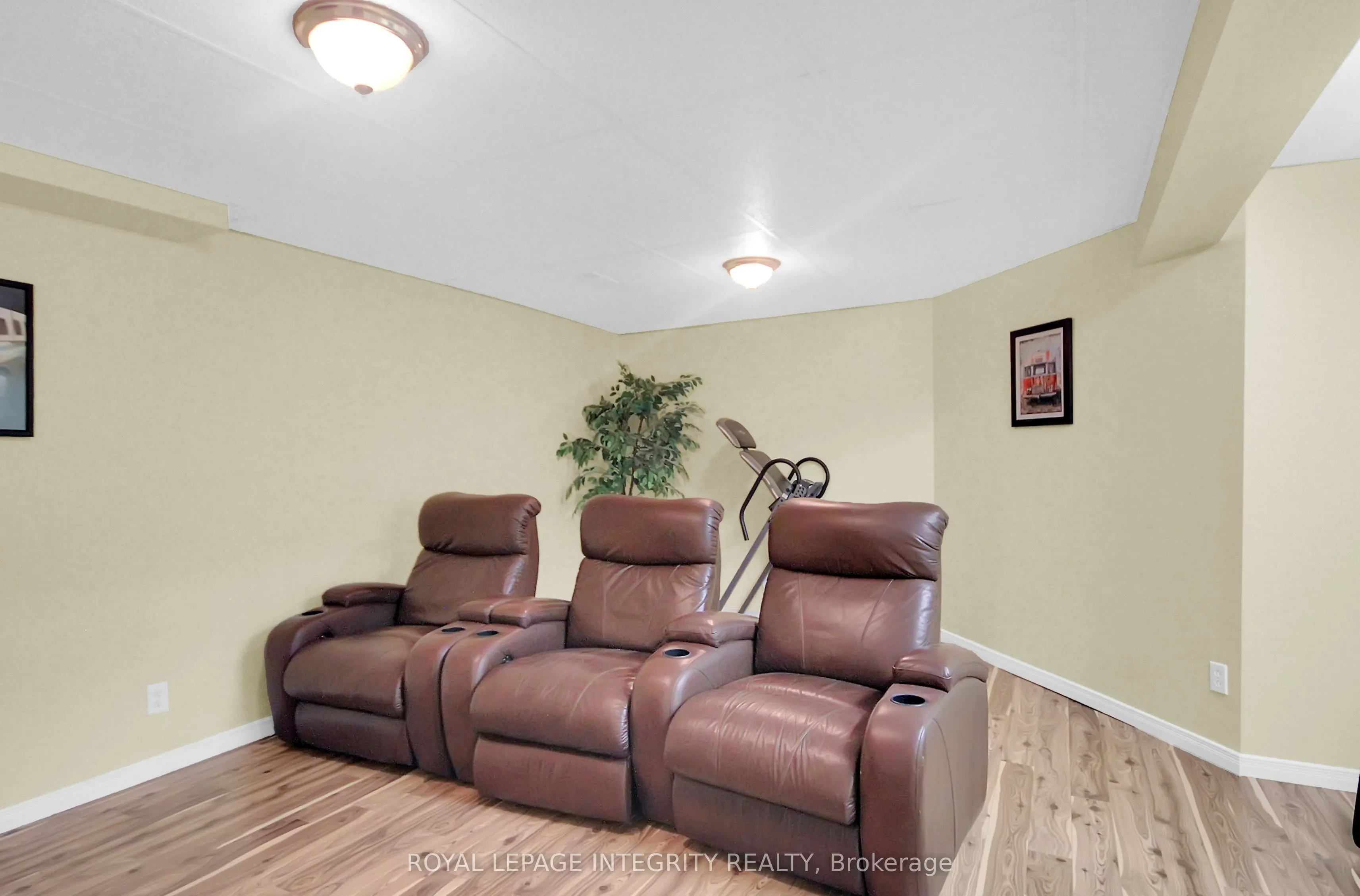 22 Halkirk Avenue
