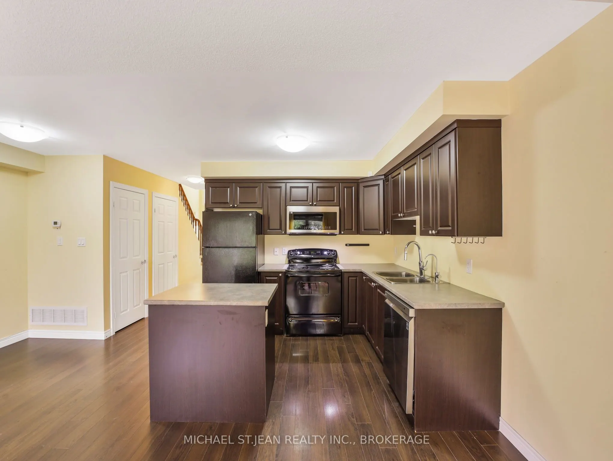 20 McConkey Crescent #90