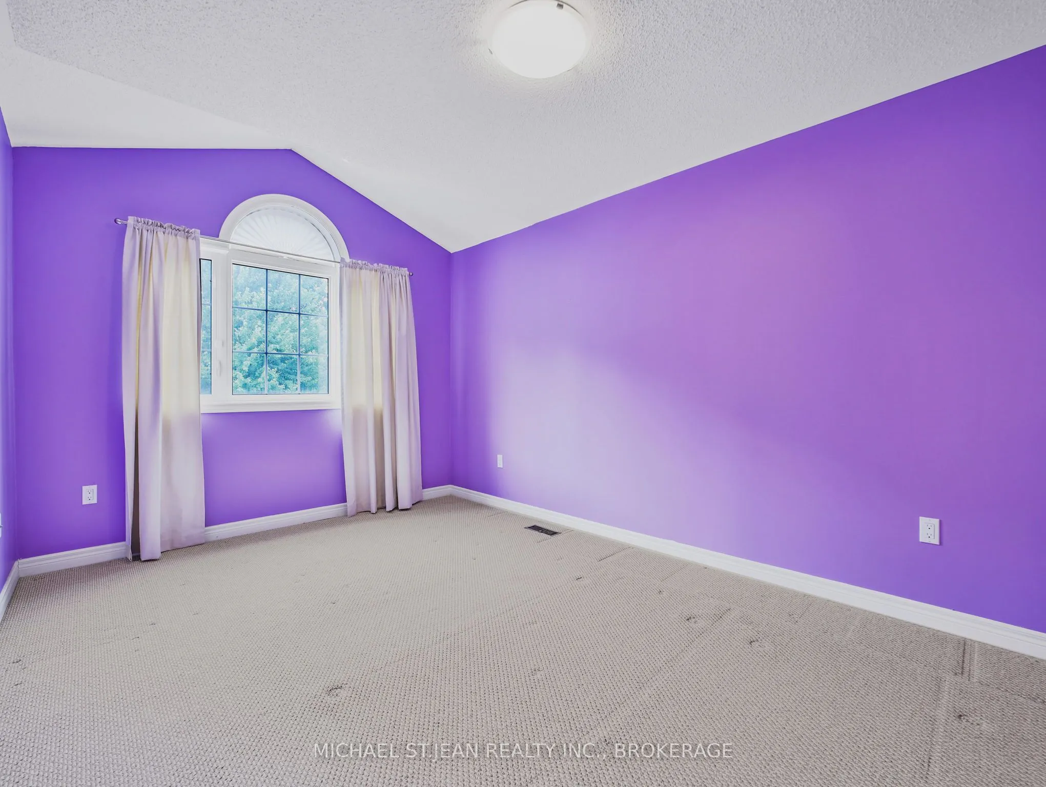 20 McConkey Crescent #90