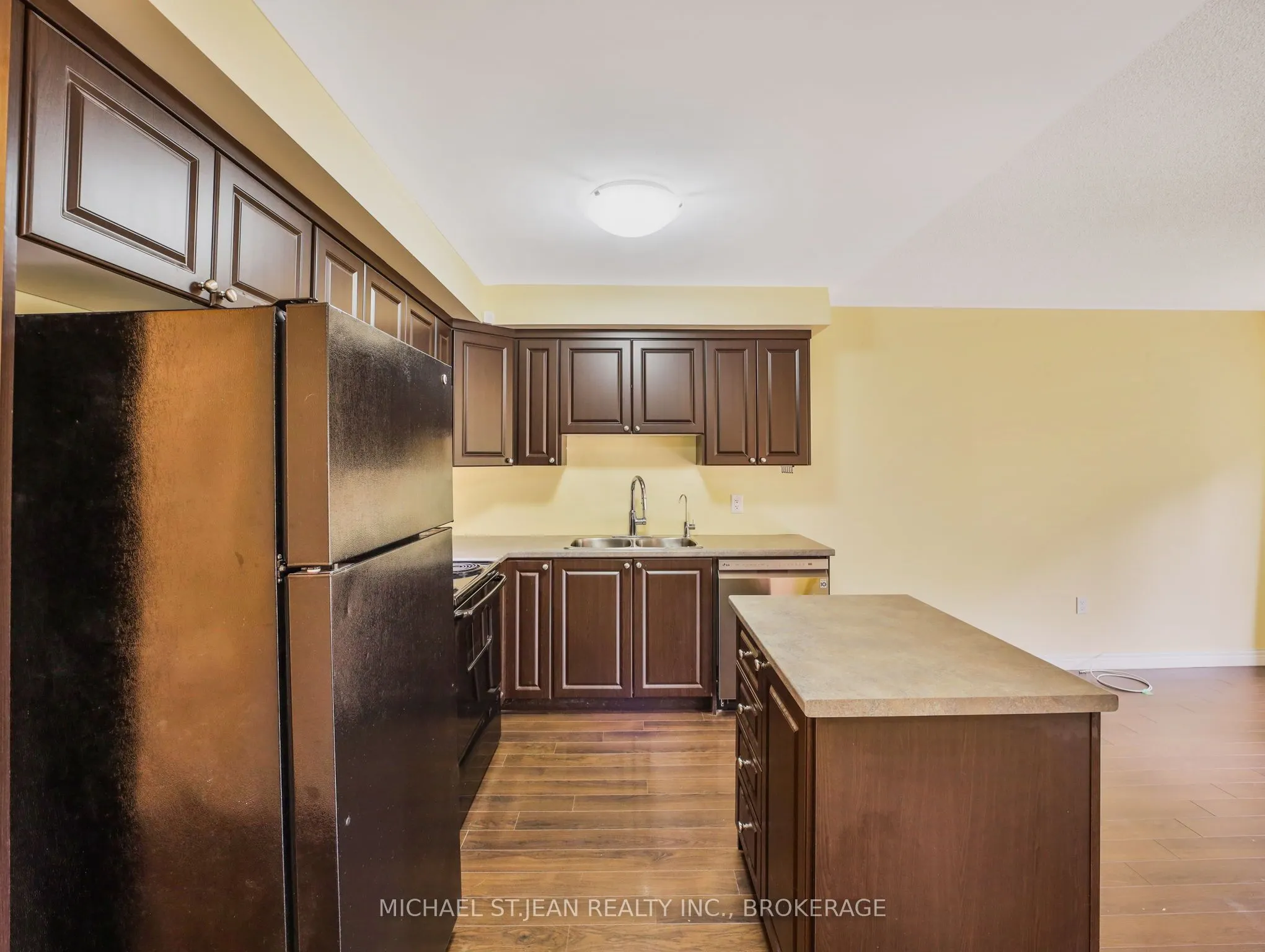 20 McConkey Crescent #90