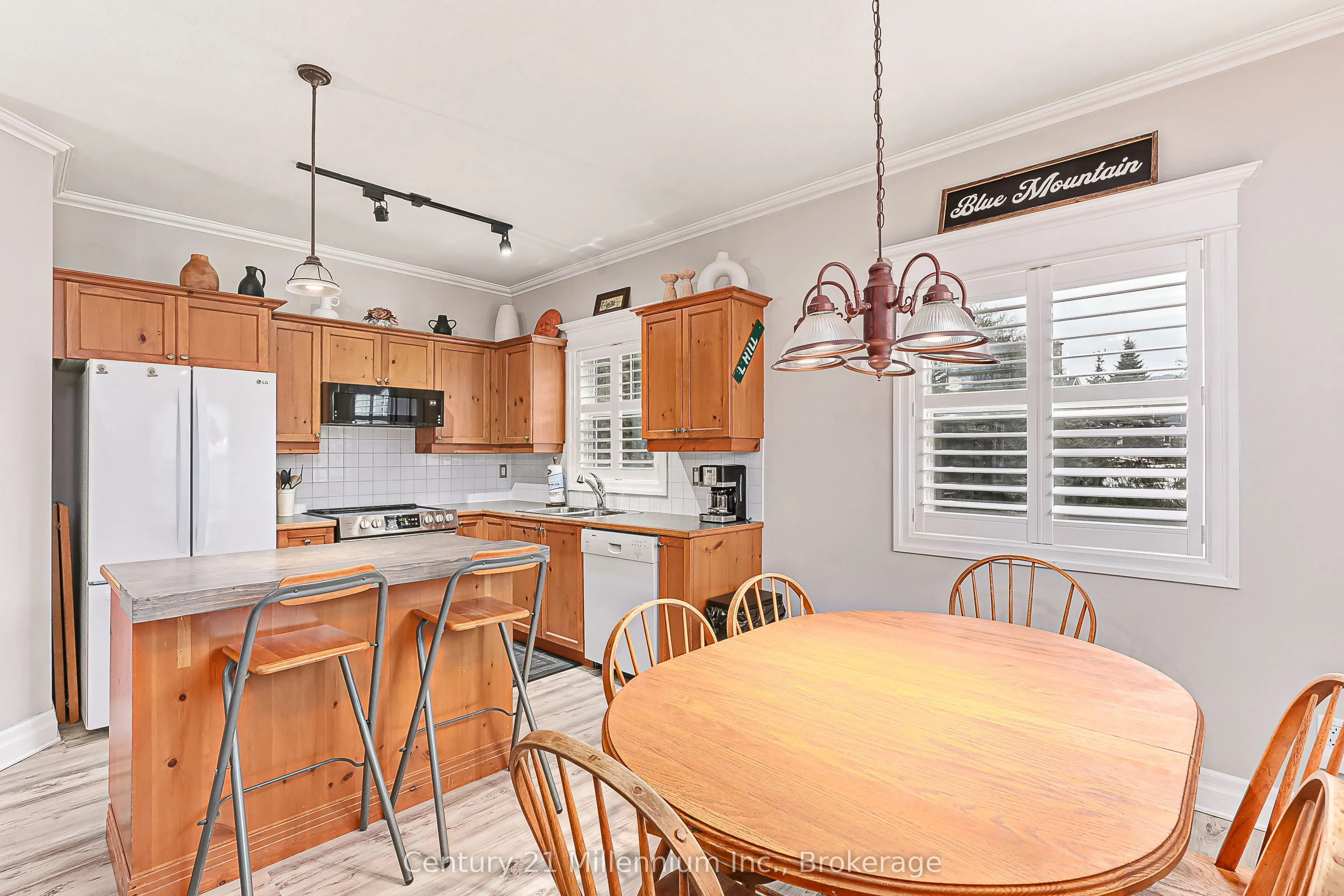 184 Snowbridge Way, #120