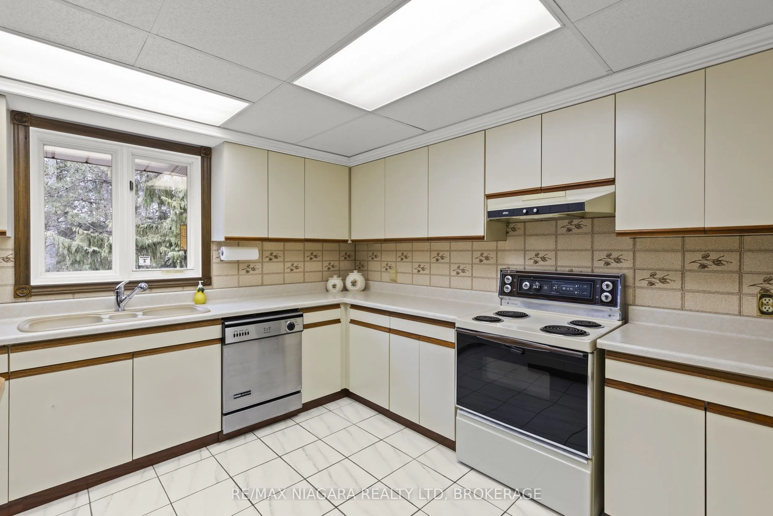 683 Canboro Road