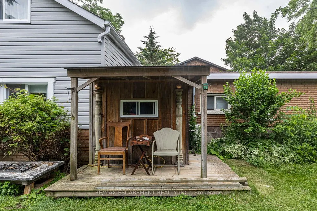 169 Forfar Street W