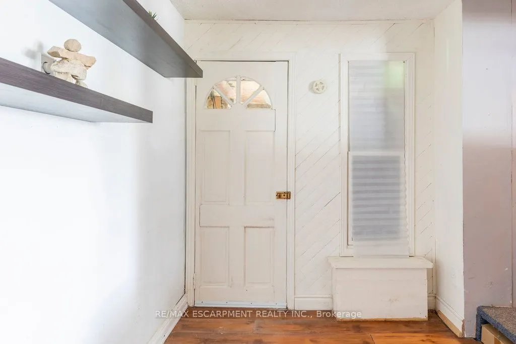 169 Forfar Street W