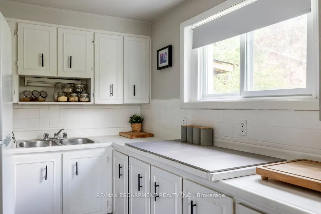 169 Forfar Street W