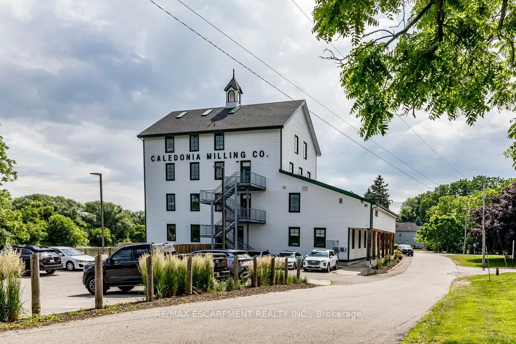 169 Forfar Street W