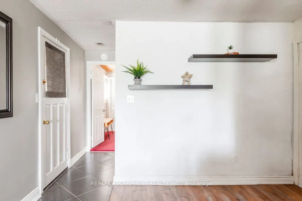 169 Forfar Street W