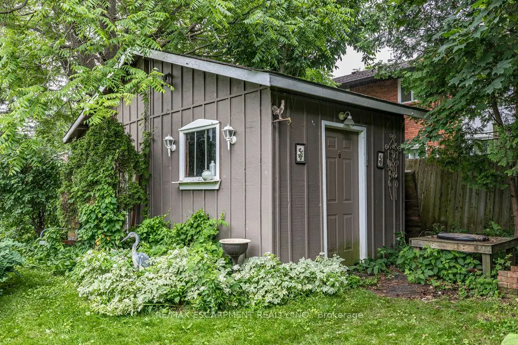 169 Forfar Street W