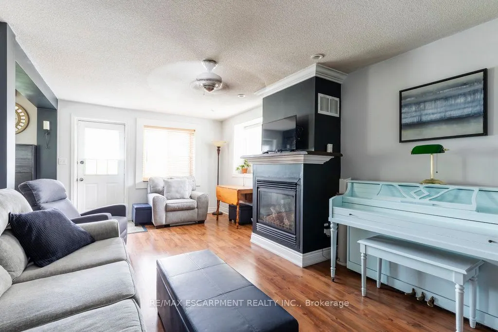 169 Forfar Street W