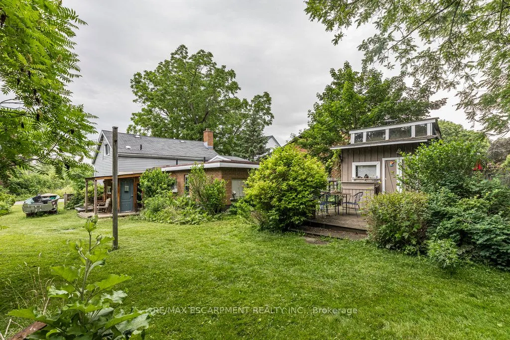 169 Forfar Street W
