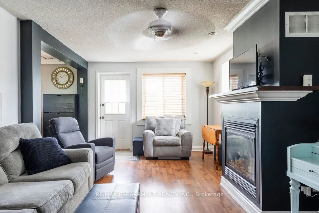 169 Forfar Street W