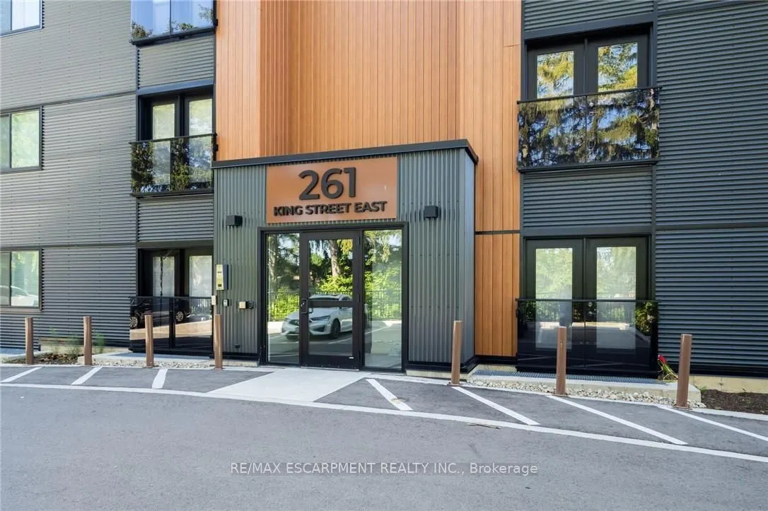 261 KING Street, #301 - 3A