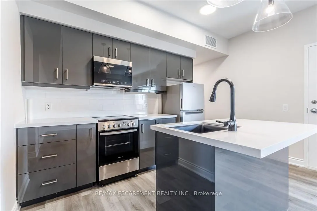 261 KING Street, #301 - 3A