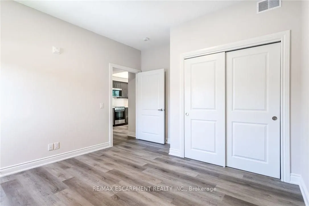 261 KING Street, #301 - 3A