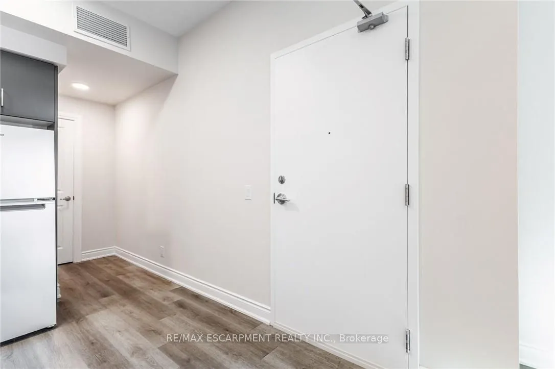 261 KING Street, #301 - 3A