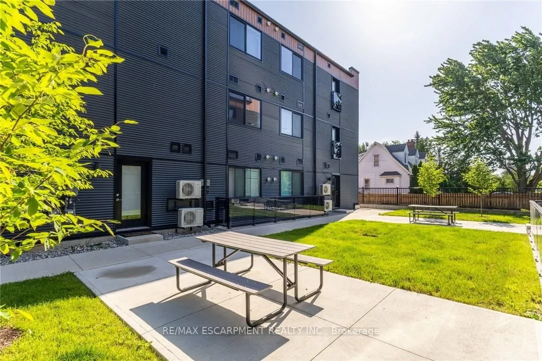 261 KING Street, #301 - 3A