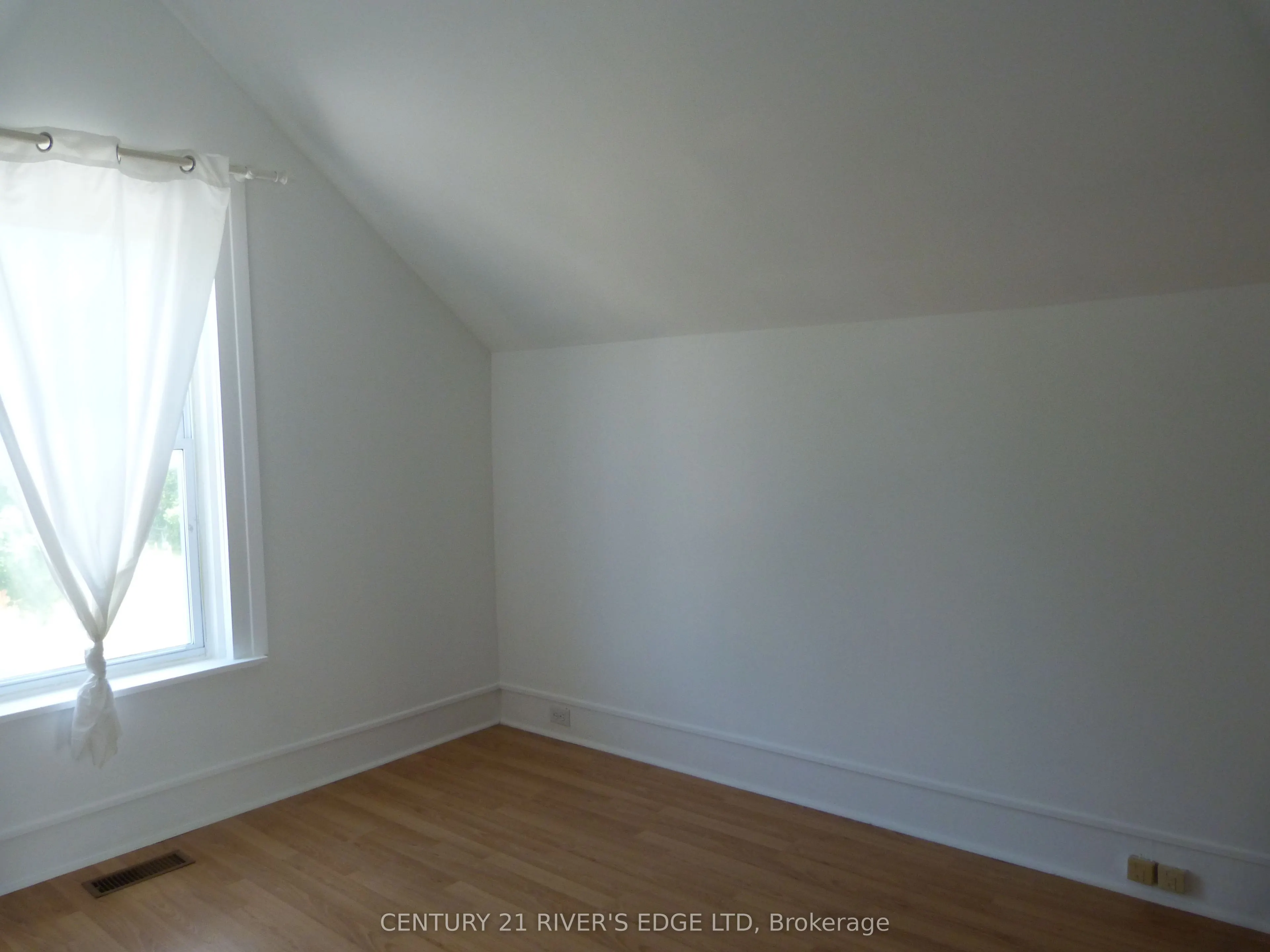 468 Gladstone Street N