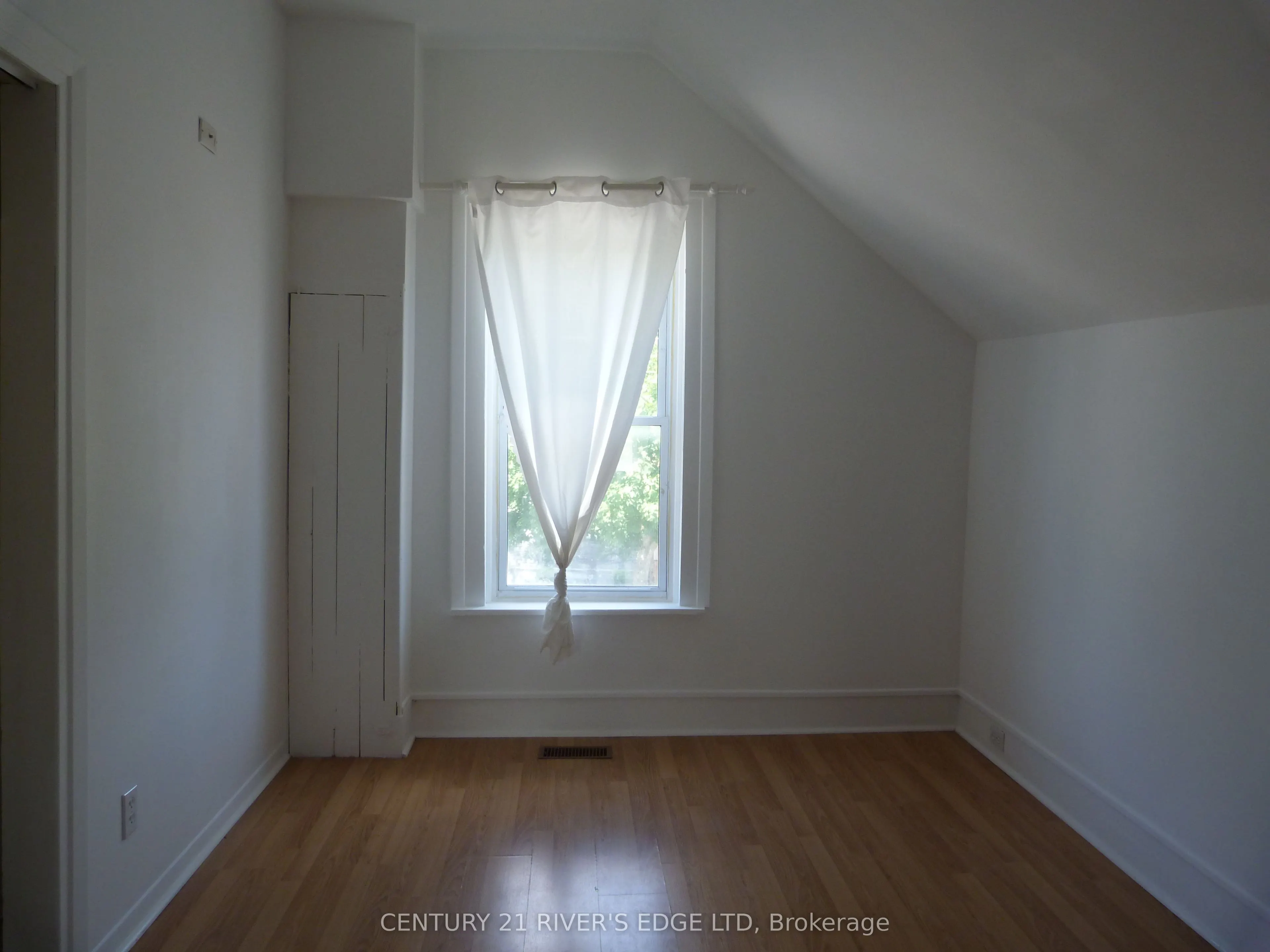 468 Gladstone Street N