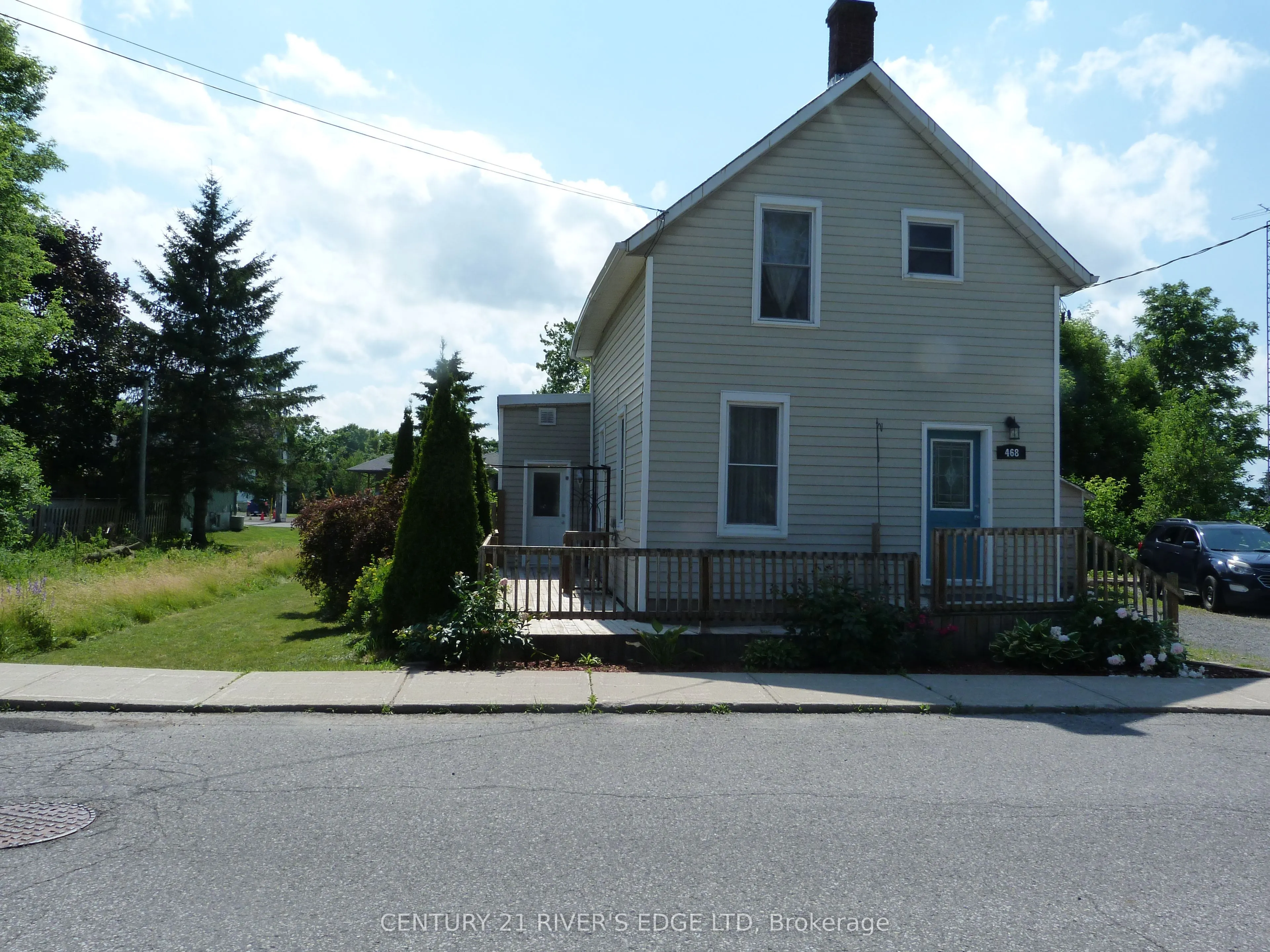468 Gladstone Street N