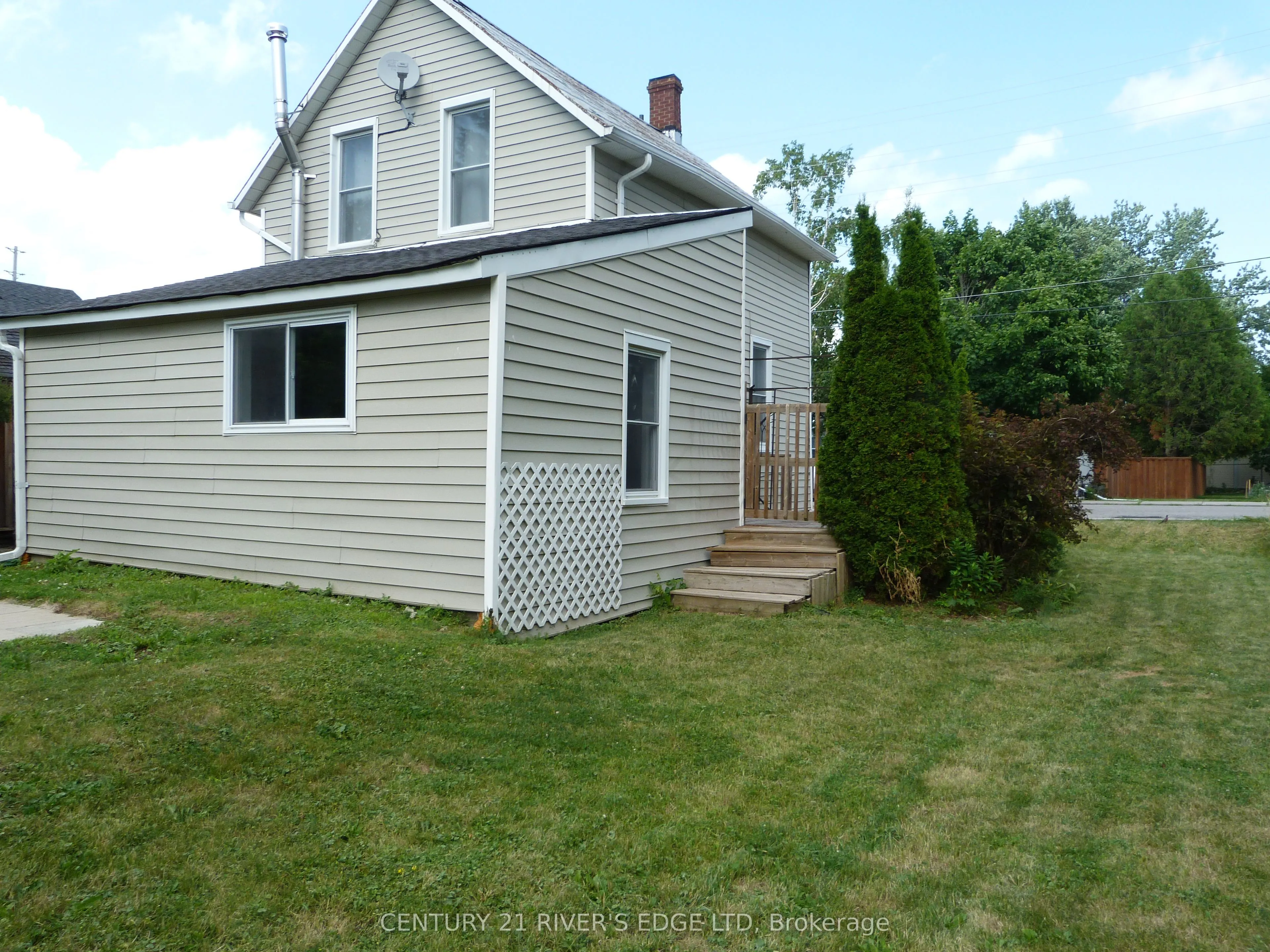 468 Gladstone Street N