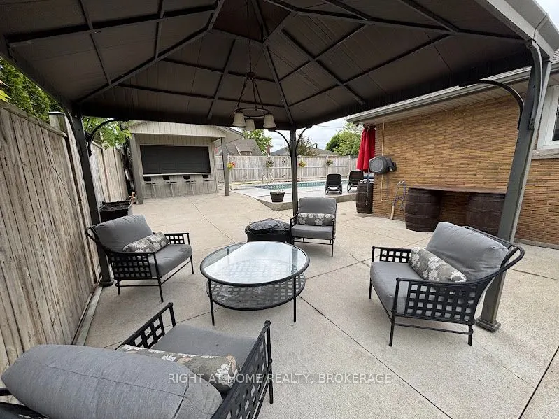 57 Metcalfe Street S