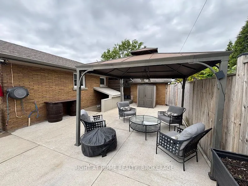 57 Metcalfe Street S