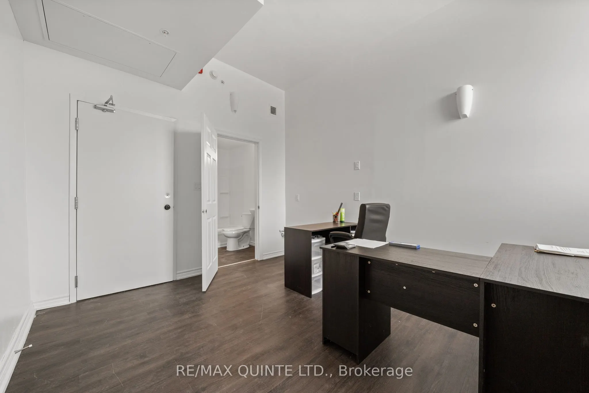 228 Dundas Street E