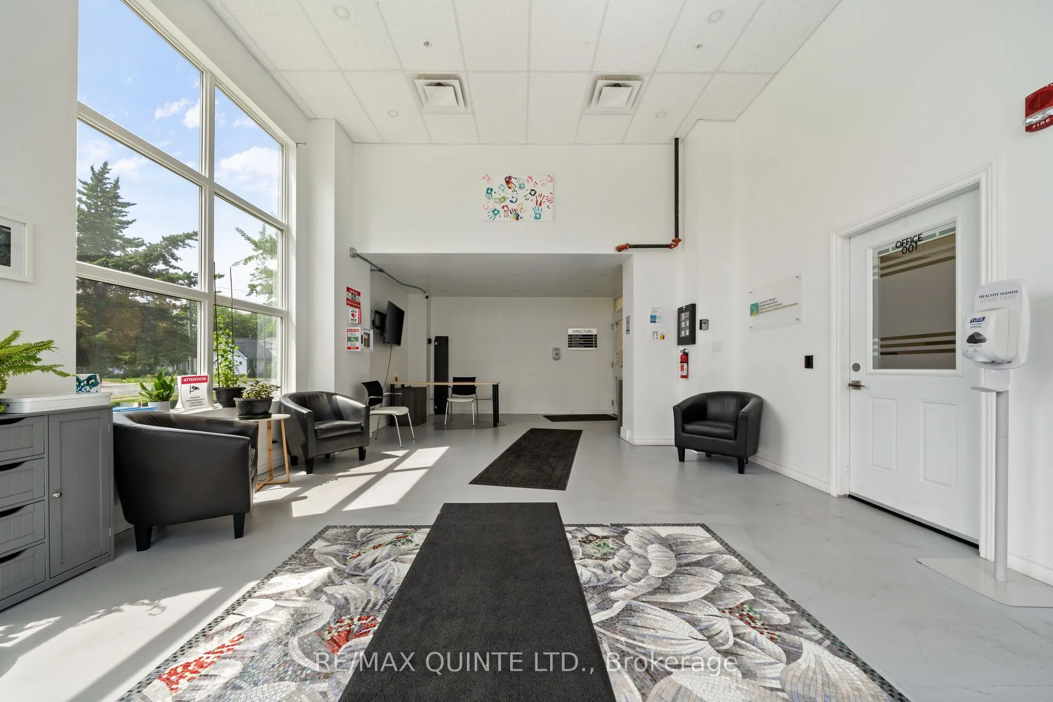 228 Dundas Street E