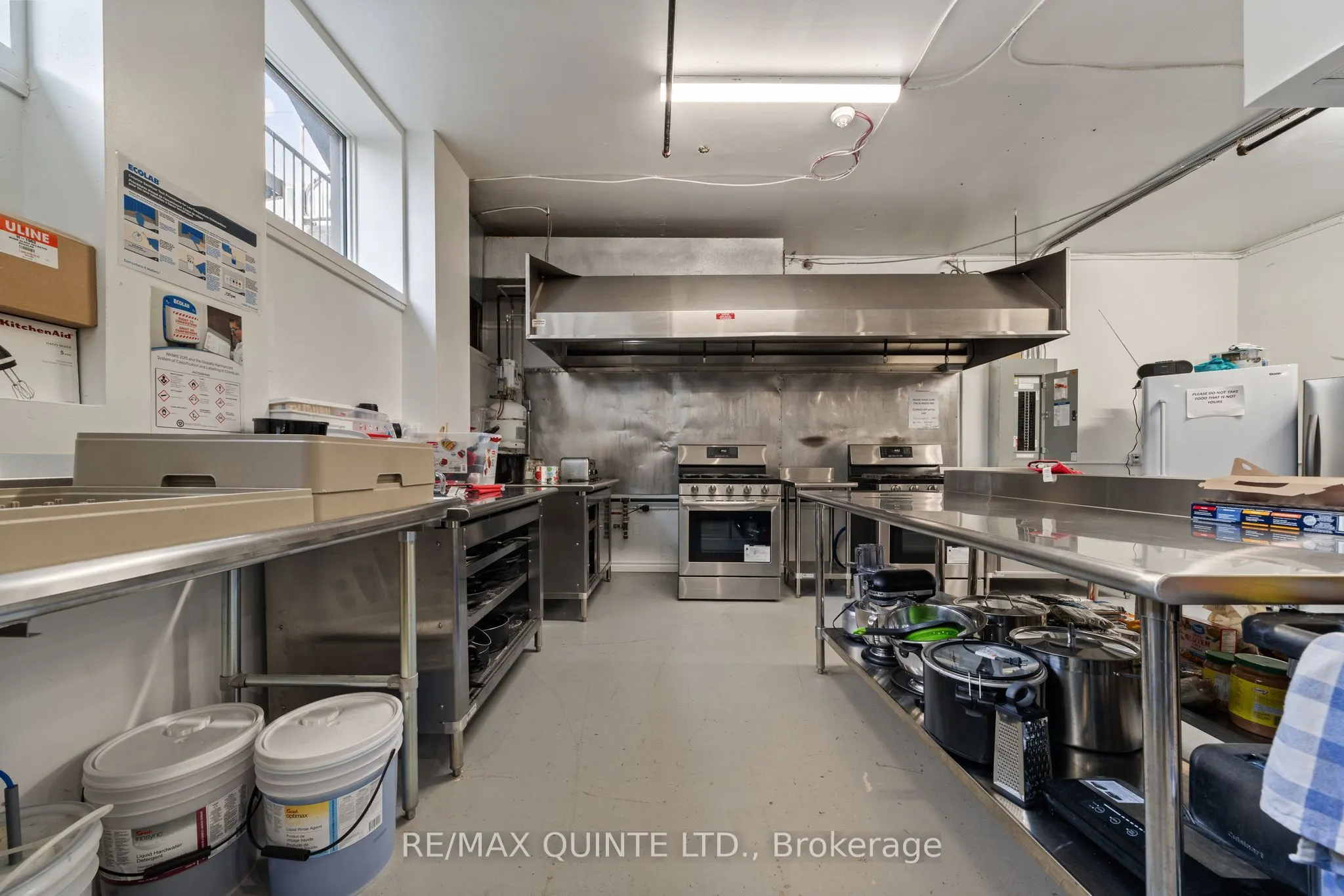 228 Dundas Street E