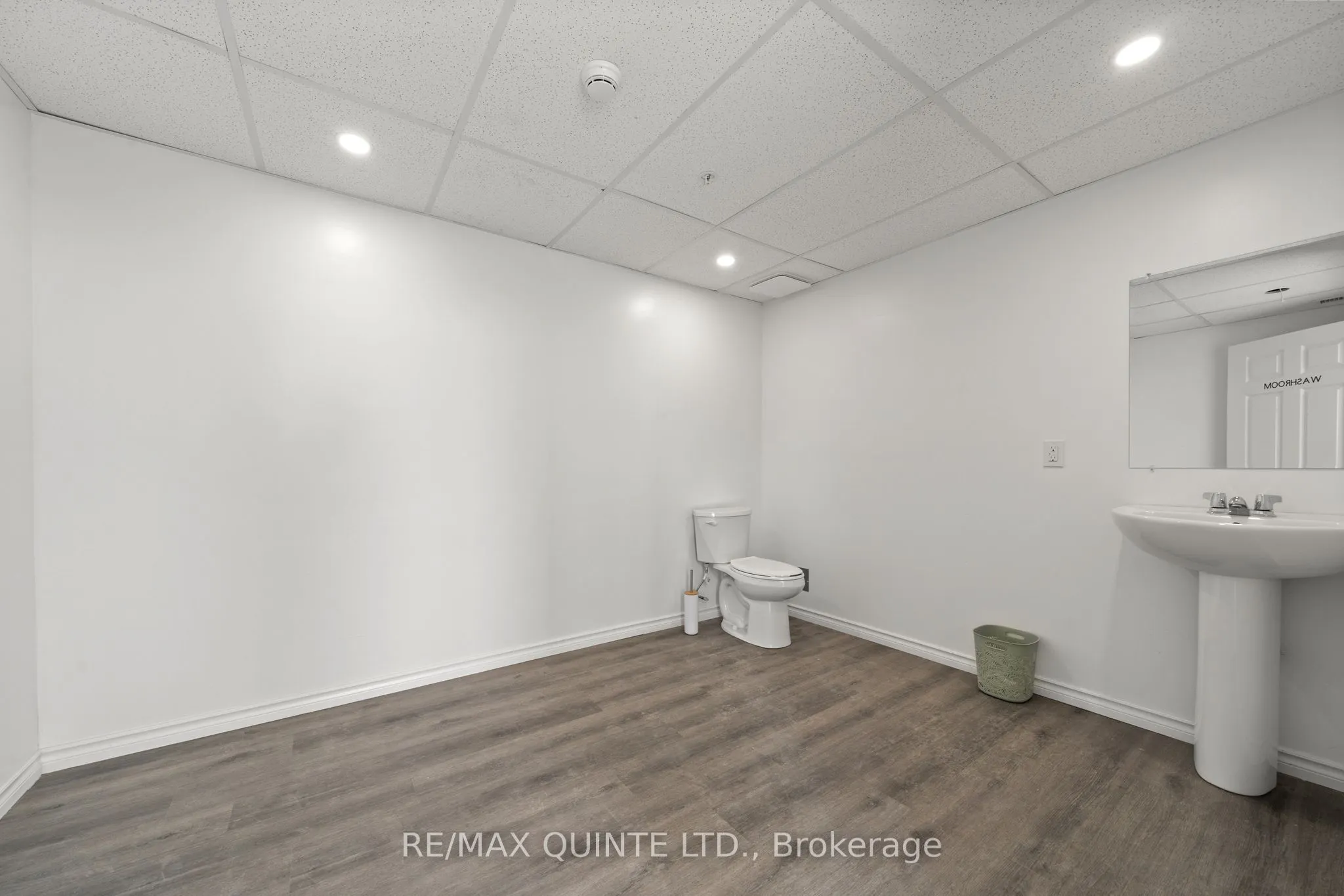 228 Dundas Street E