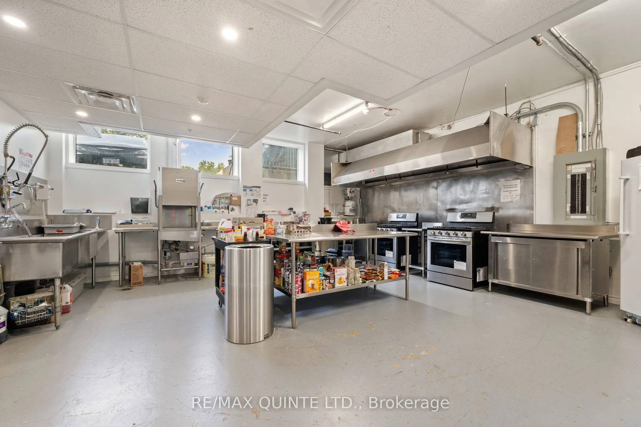 228 Dundas Street E